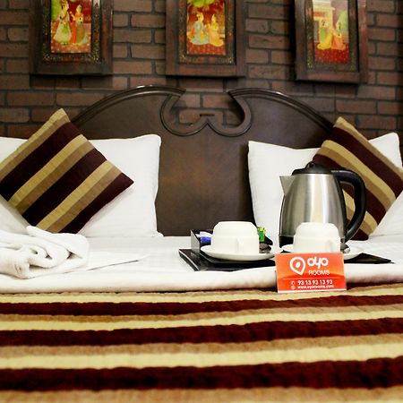Oyo Premium Rajouri Garden Janta Market نيودلهي المظهر الخارجي الصورة